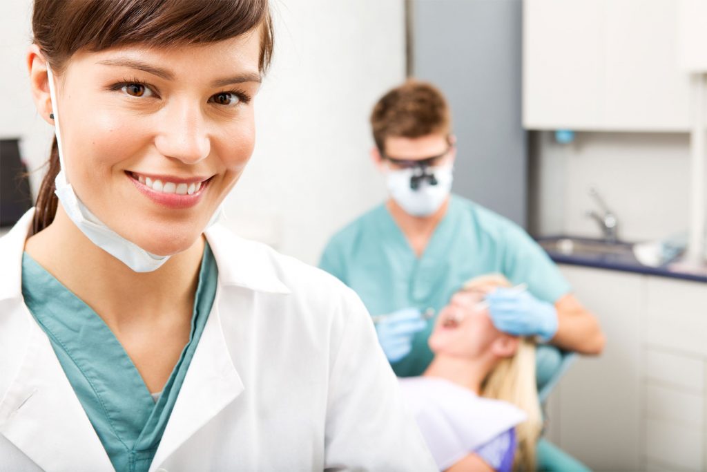 Formation assistant dentaire – Comment devenir assistante dentaire ?